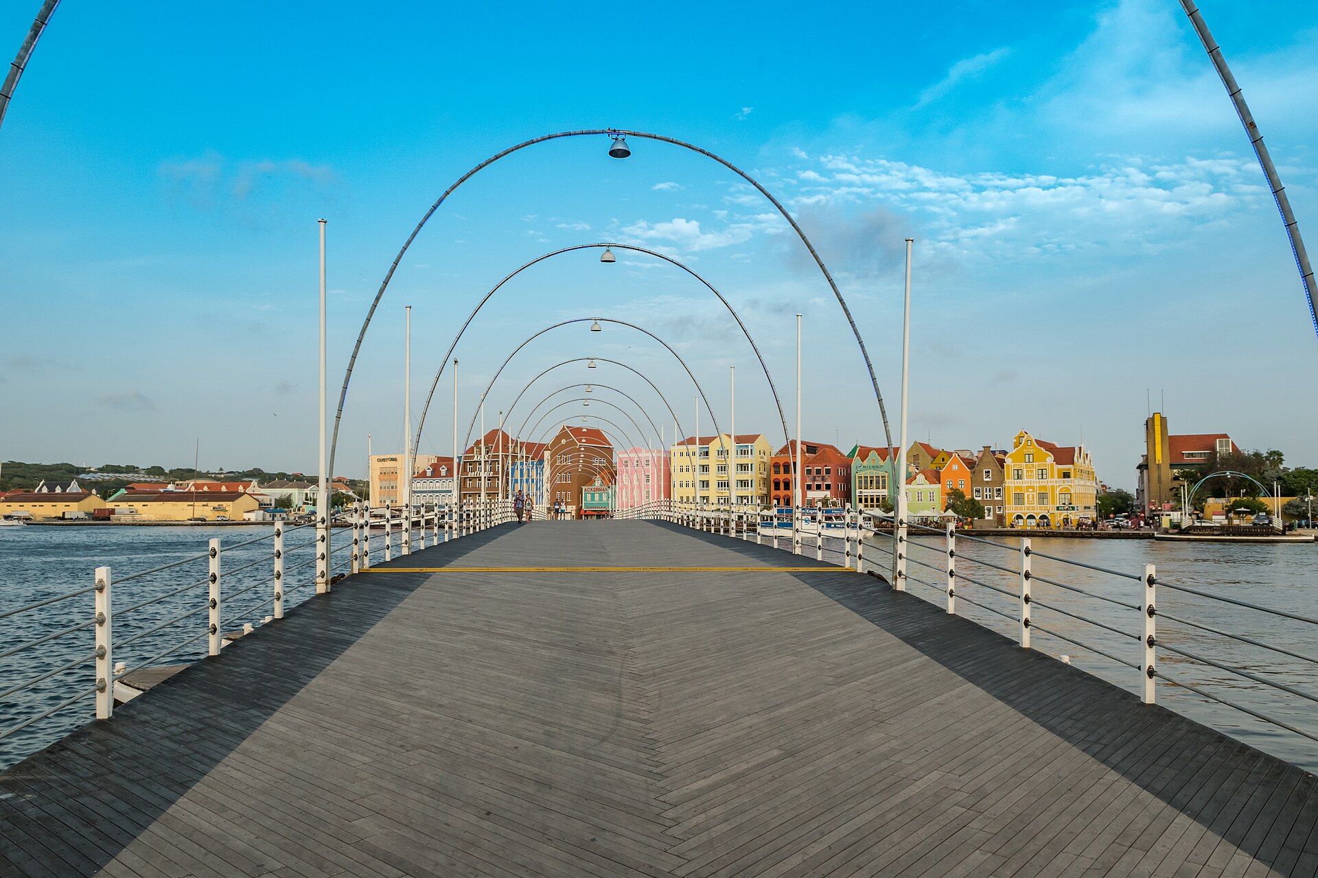 Le pont flottant Reine-Emma à Willemstad