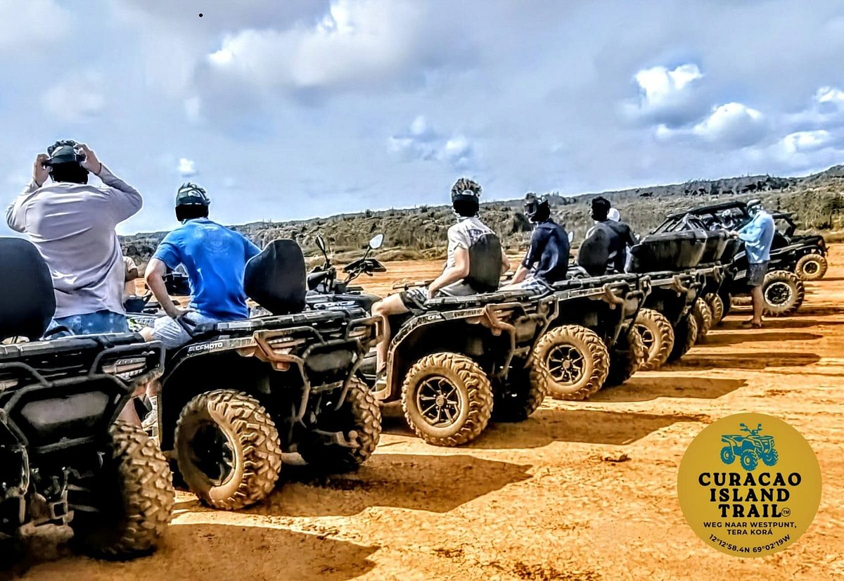 Pause du groupe pendant le safari en quad dans l’ouest de Curaçao